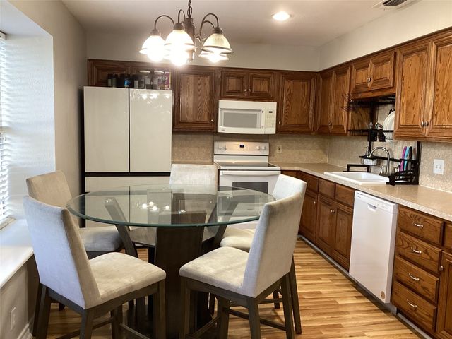 5915 Willow Branch Drive, Arlington, TX 76017