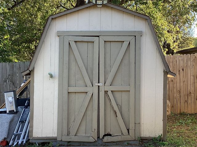 5915 Willow Branch Drive, Arlington, TX 76017