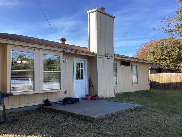 5915 Willow Branch Drive, Arlington, TX 76017