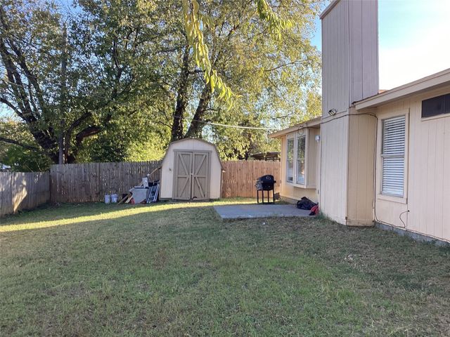 5915 Willow Branch Drive, Arlington, TX 76017