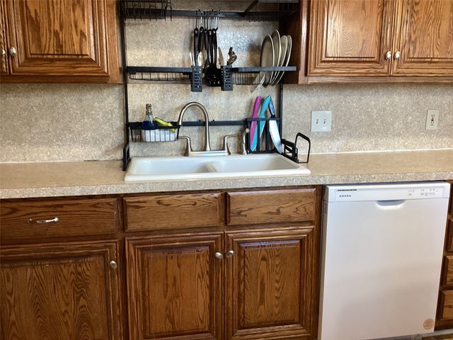 5915 Willow Branch Drive, Arlington, TX 76017