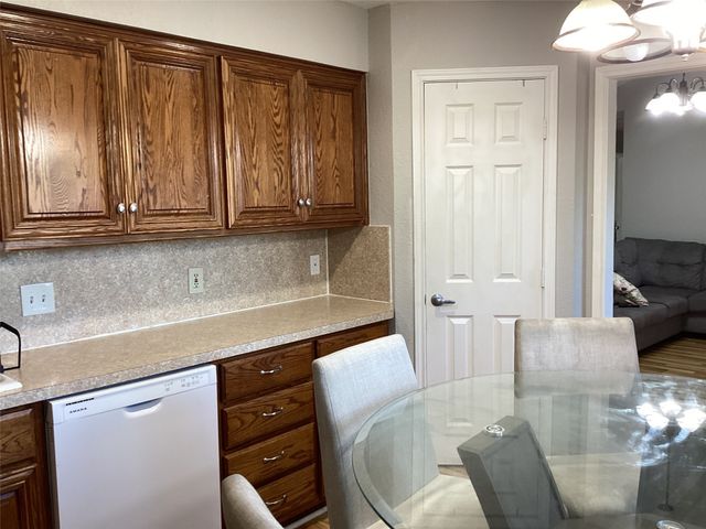 5915 Willow Branch Drive, Arlington, TX 76017