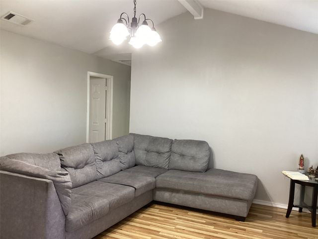 5915 Willow Branch Drive, Arlington, TX 76017