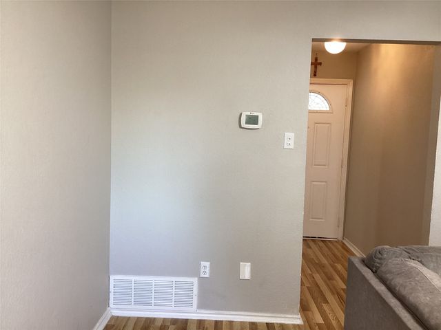 5915 Willow Branch Drive, Arlington, TX 76017