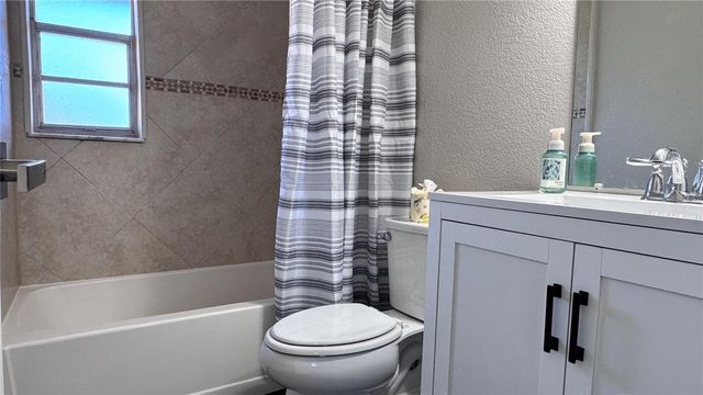 6810 THOMAS CIRCLE, Tampa, FL 33619