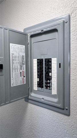 6810 THOMAS CIRCLE, Tampa, FL 33619