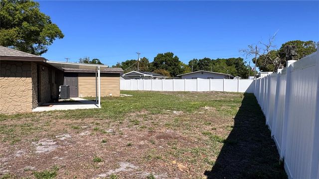 6810 THOMAS CIRCLE, Tampa, FL 33619