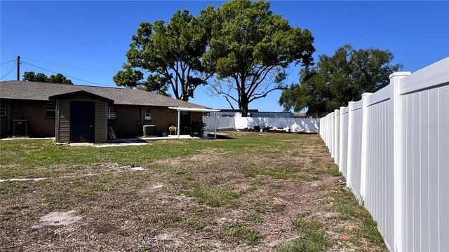 6810 THOMAS CIRCLE, Tampa, FL 33619