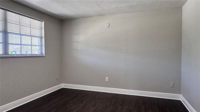 6810 THOMAS CIRCLE, Tampa, FL 33619