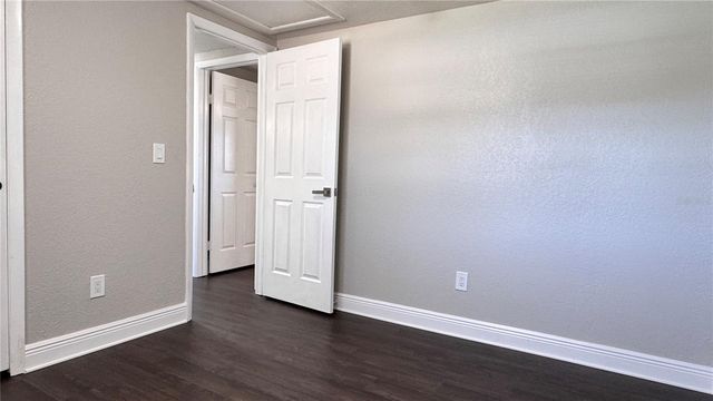 6810 THOMAS CIRCLE, Tampa, FL 33619