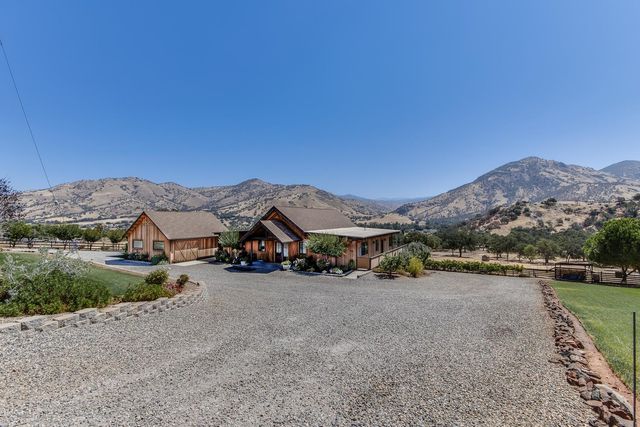 7042 Palomino Drive, Sanger, CA 93657