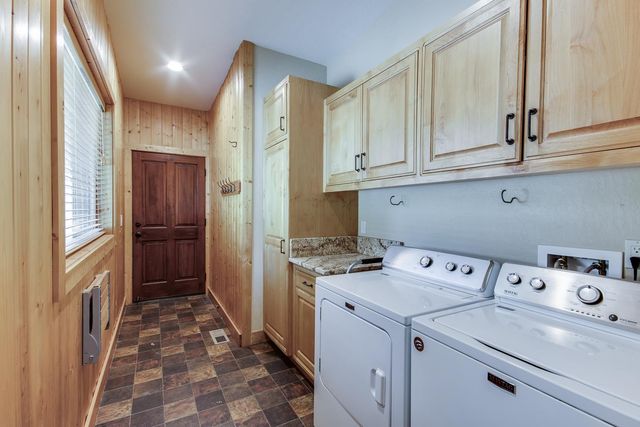 7042 Palomino Drive, Sanger, CA 93657