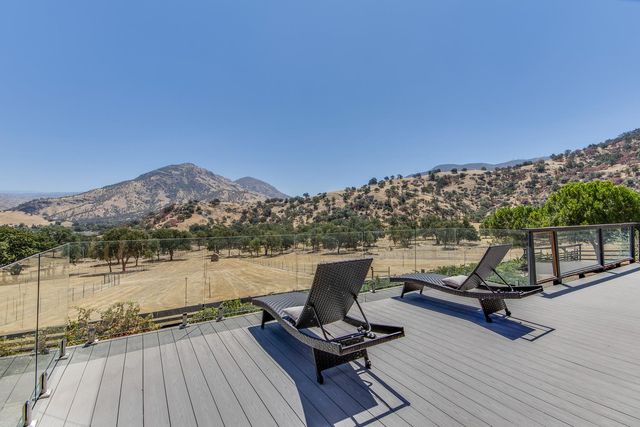 7042 Palomino Drive, Sanger, CA 93657