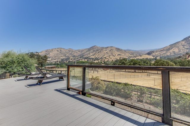 7042 Palomino Drive, Sanger, CA 93657