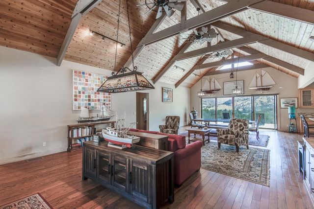 7042 Palomino Drive, Sanger, CA 93657