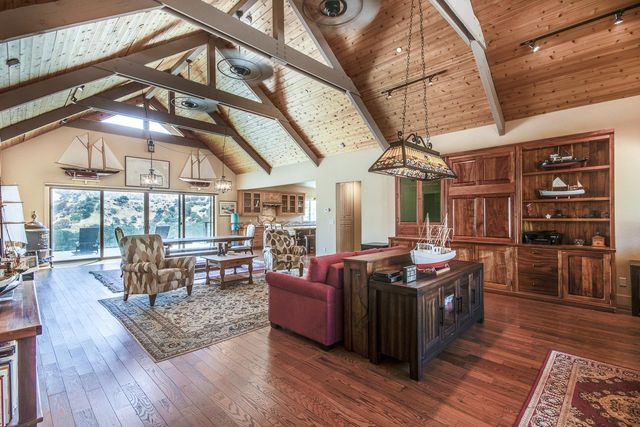 7042 Palomino Drive, Sanger, CA 93657