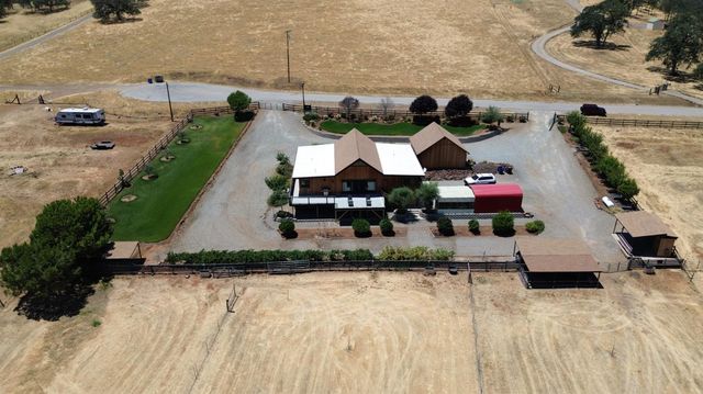 7042 Palomino Drive, Sanger, CA 93657