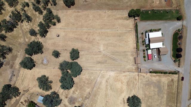 7042 Palomino Drive, Sanger, CA 93657