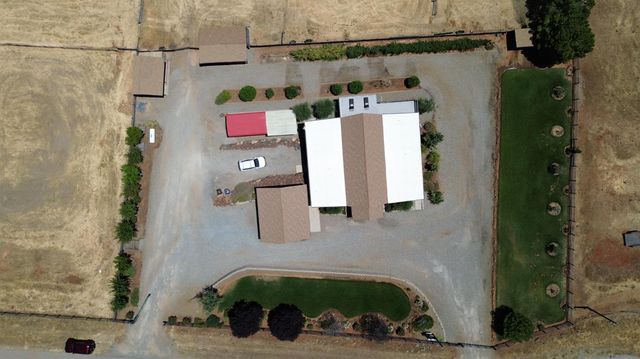 7042 Palomino Drive, Sanger, CA 93657