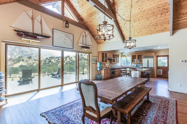 7042 Palomino Drive, Sanger, CA 93657