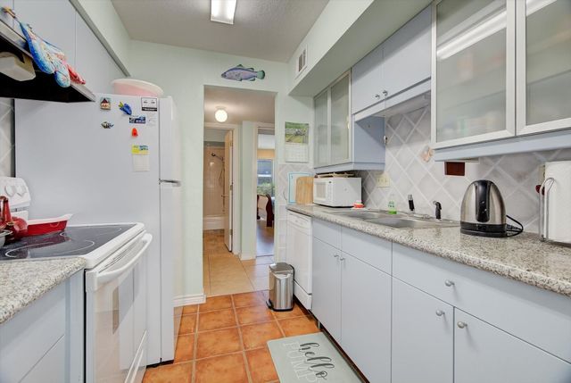 3220 69th Street E3, Galveston, TX 77551