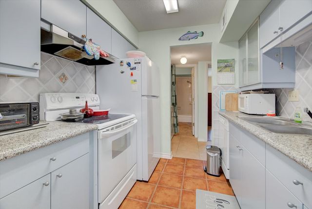 3220 69th Street E3, Galveston, TX 77551