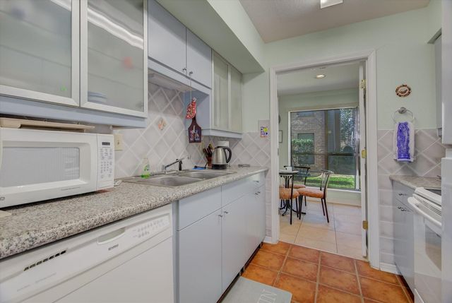 3220 69th Street E3, Galveston, TX 77551