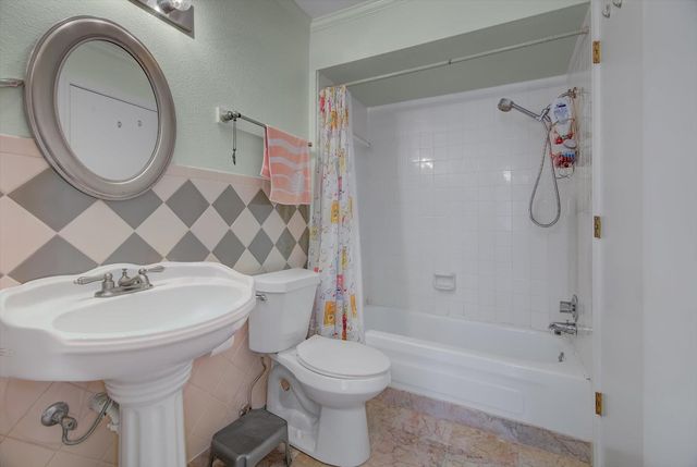 3220 69th Street E3, Galveston, TX 77551