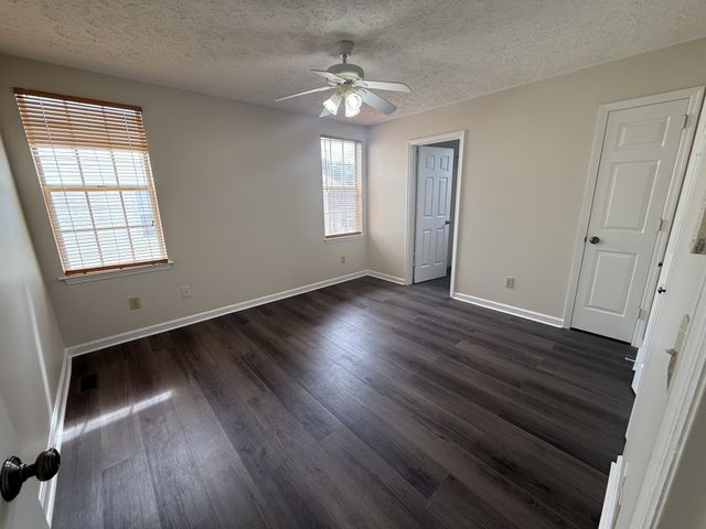 104 Edgehill Ln, Hendersonville, TN 37075