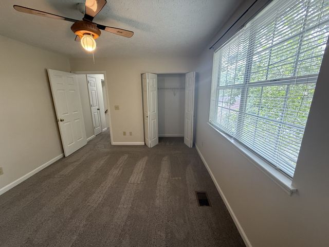 104 Edgehill Ln, Hendersonville, TN 37075