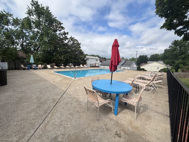 104 Edgehill Ln, Hendersonville, TN 37075