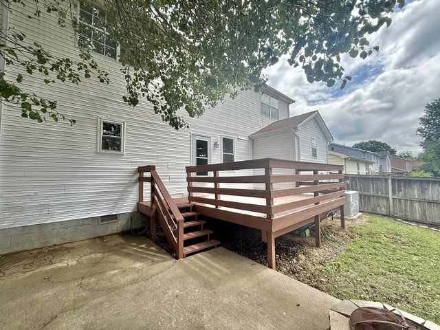 104 Edgehill Ln, Hendersonville, TN 37075