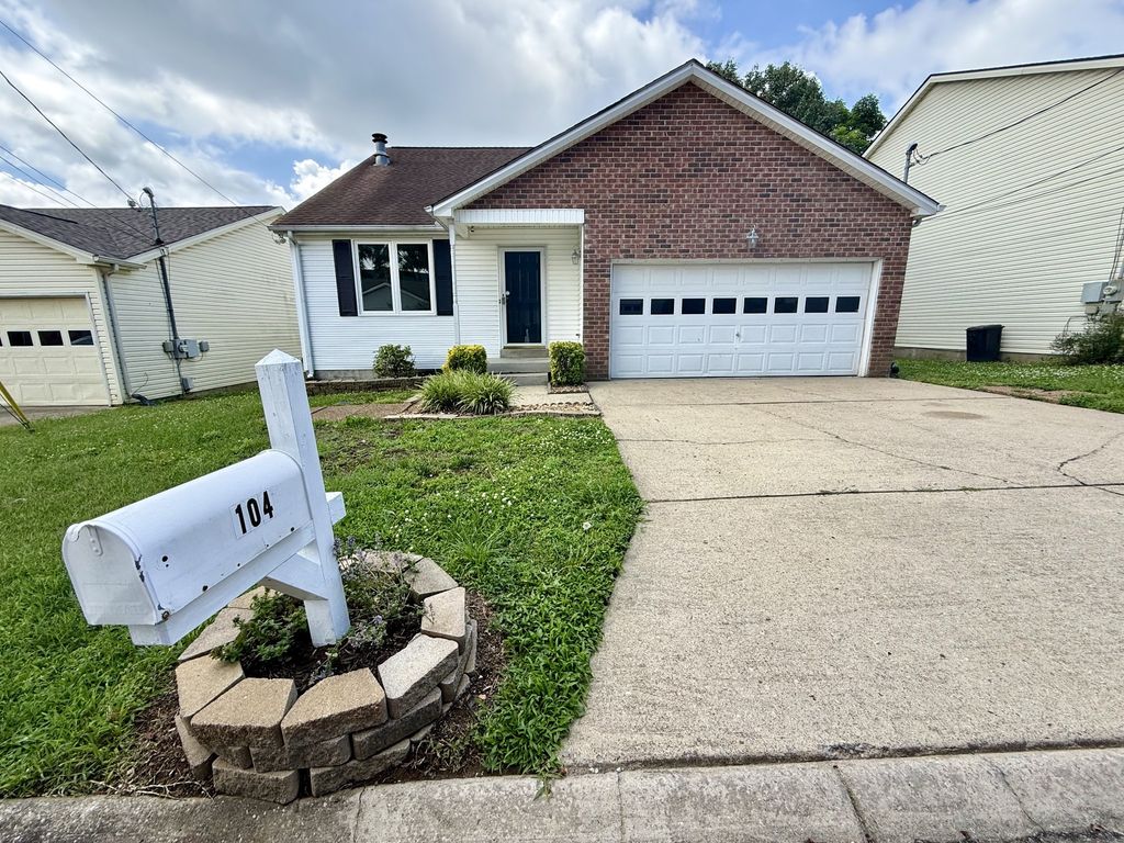 104 Edgehill Ln, Hendersonville, TN 37075
