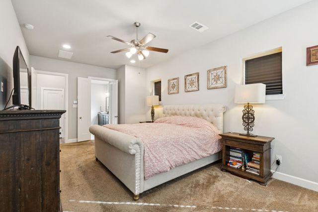 2000 Crescent Street, Fort Worth, TX 76008