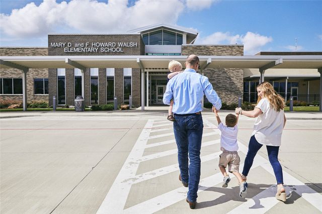 2000 Crescent Street, Fort Worth, TX 76008