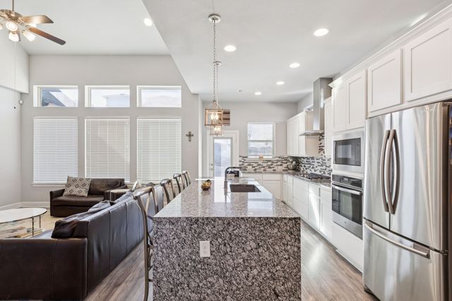 2000 Crescent Street, Fort Worth, TX 76008