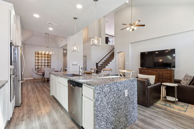 2000 Crescent Street, Fort Worth, TX 76008