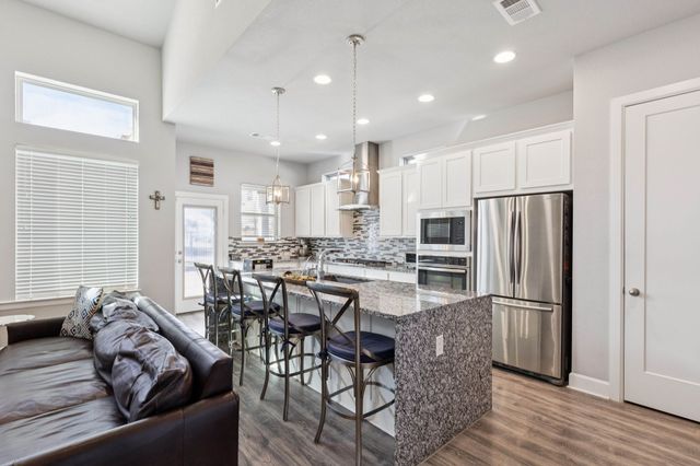 2000 Crescent Street, Fort Worth, TX 76008