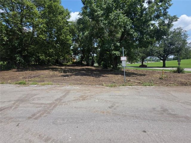 3025 Denver Avenue, Kansas City, MO 64128