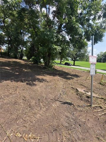 3025 Denver Avenue, Kansas City, MO 64128