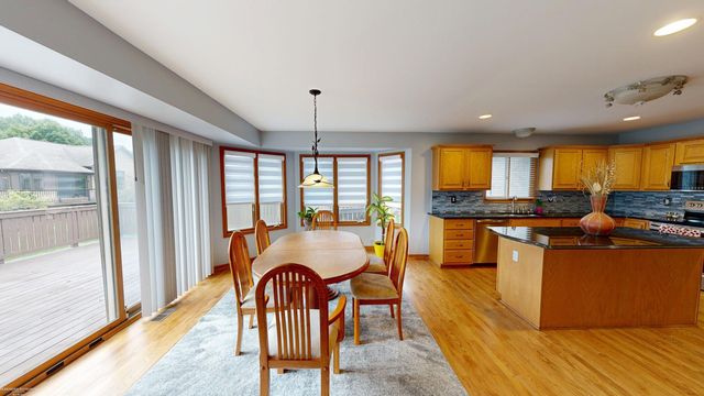 52688 Clinton Oak Lane, Shelby Twp, MI 48316