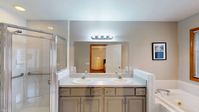 52688 Clinton Oak Lane, Shelby Twp, MI 48316