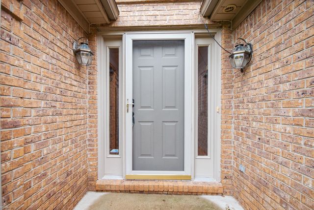 52688 Clinton Oak Lane, Shelby Twp, MI 48316