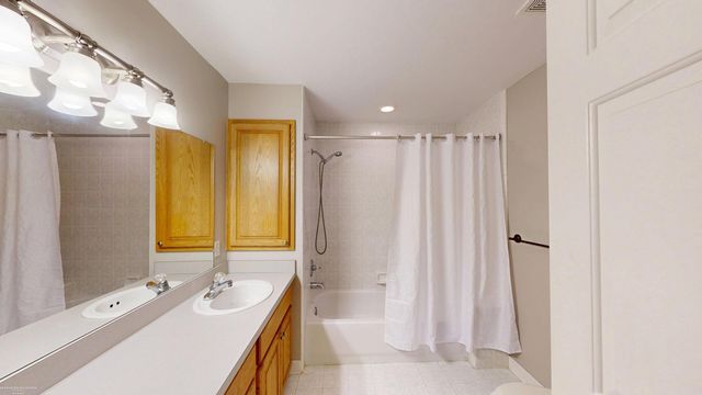 52688 Clinton Oak Lane, Shelby Twp, MI 48316