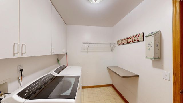 52688 Clinton Oak Lane, Shelby Twp, MI 48316
