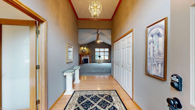 52688 Clinton Oak Lane, Shelby Twp, MI 48316