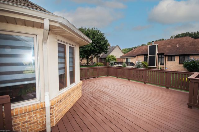 52688 Clinton Oak Lane, Shelby Twp, MI 48316