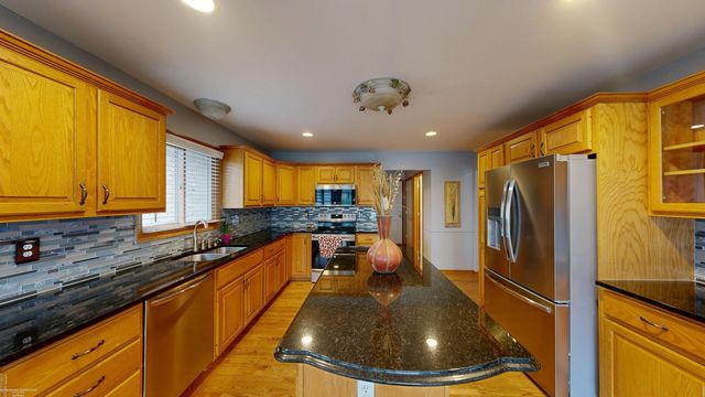 52688 Clinton Oak Lane, Shelby Twp, MI 48316