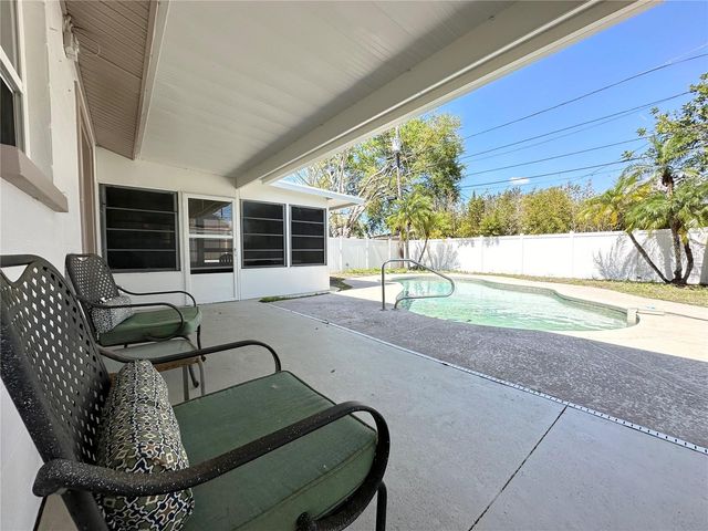 5519 17TH AVENUE N, St Petersburg, FL 33710