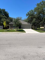 2972 Greenbriar, Seguin, TX 78155